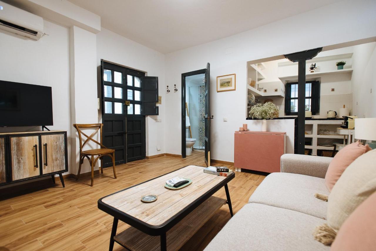 Aitana'S Retreat With Charming Garden Apartment Seville Luaran gambar